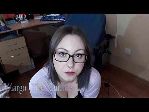 ❤️ Ragazza sexy con gli occhiali succhia il dildo profondamente sulla macchina fotografica ❤️ Slutsal it.redgast4asset.ru ❌❤